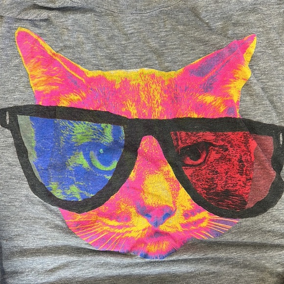 gray cat graphic tshirt - Picture 3 of 3